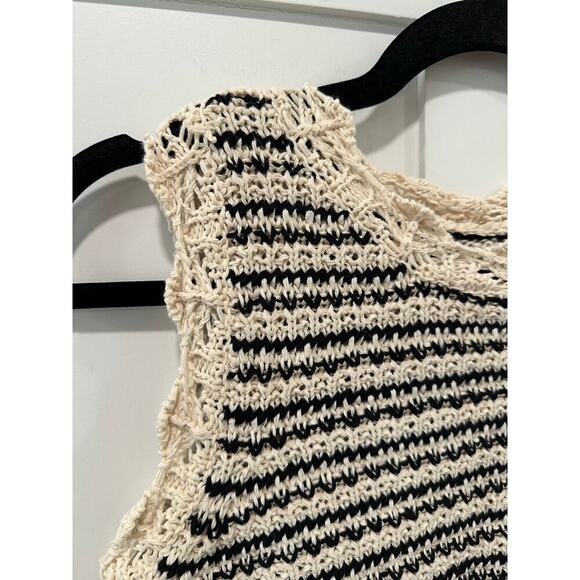 NWT Velvet by Graham & Spencer Sophie Crewneck Sweater Vest Size S - Picture 4 of 5